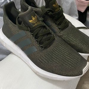 Adidas Swift Run Tennis shoes